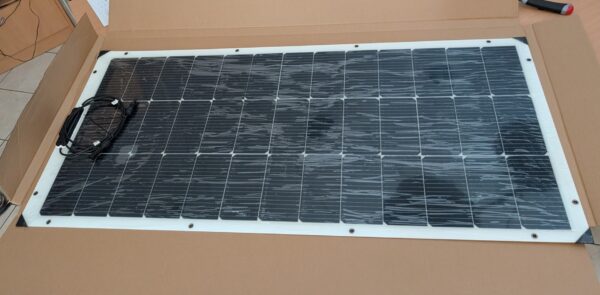 Fleksibilni solarni panel 12V 150W  1294x610x2mm z luknjami - Image 3